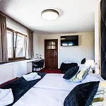 Dworek Pod Giewontem - Jacuzzi & Sauna Bed & Breakfast Koscielisko
