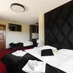 Dworek Pod Giewontem - Jacuzzi & Sauna Bed & Breakfast Koscielisko