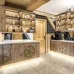 Bed & Breakfast Dworek Pod Giewontem - Jacuzzi & Sauna 4*