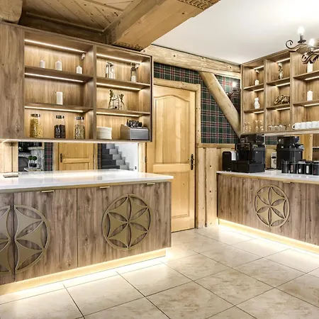 ベッド・アンド・ブレックファスト Dworek Pod Giewontem - Jacuzzi & Sauna 4*