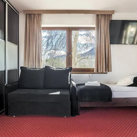 Bed and breakfast Dworek Pod Giewontem - Jacuzzi & Sauna 4*