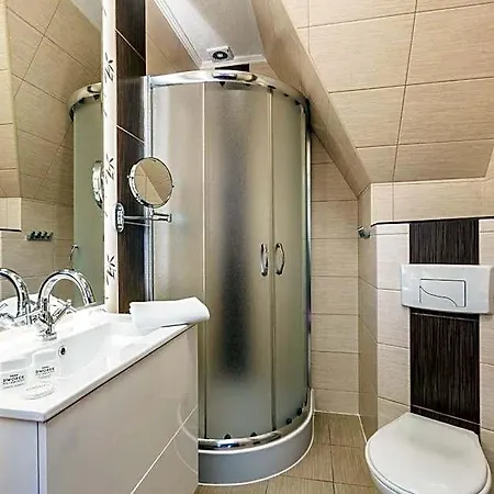 Dworek Pod Giewontem - Jacuzzi & Sauna Bed and Breakfast 4*